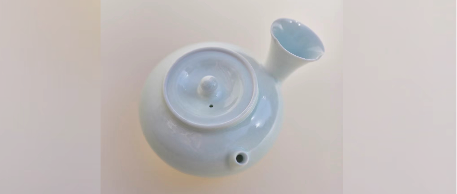 青白釉侧把壶